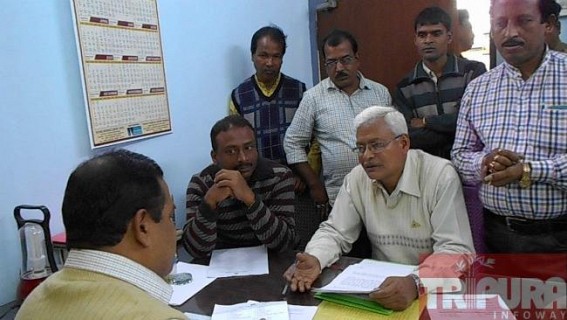 R K Pur Block Congress place deputation to Executive Officer of Nagar Panchayat R K Pur Block Congress place deputation to Executive Officer of Nagar Panchayat